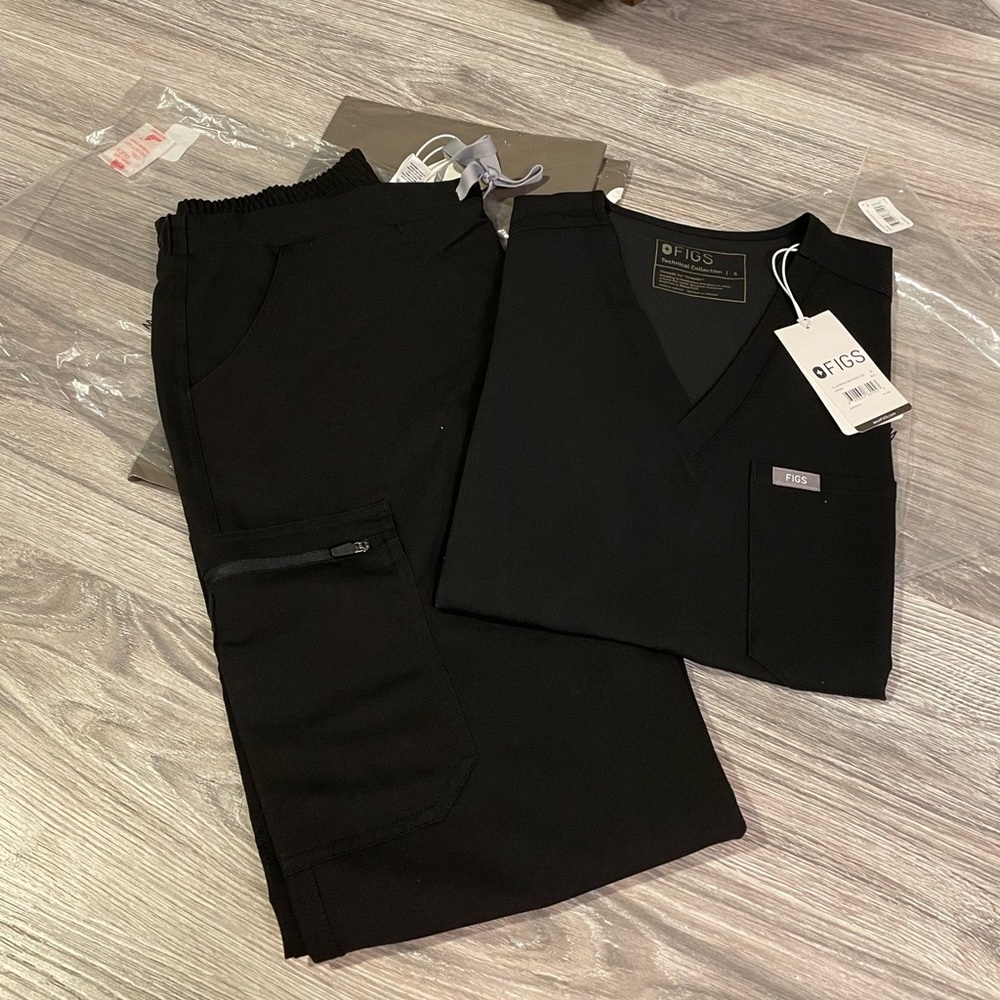 BNWT Figs Scrubs size Small